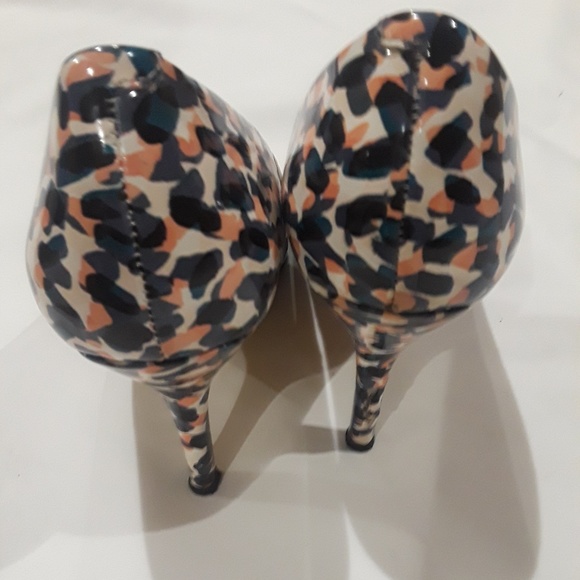 Nine West Pointy Toe Pumps - Picture 2 of 4